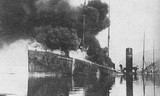 Das brennende Fabrikschiff Guvernren