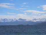 Leuchtfeuer Faro Les Eclaireurs, im Hintergrund die Bucht von Ushuaia